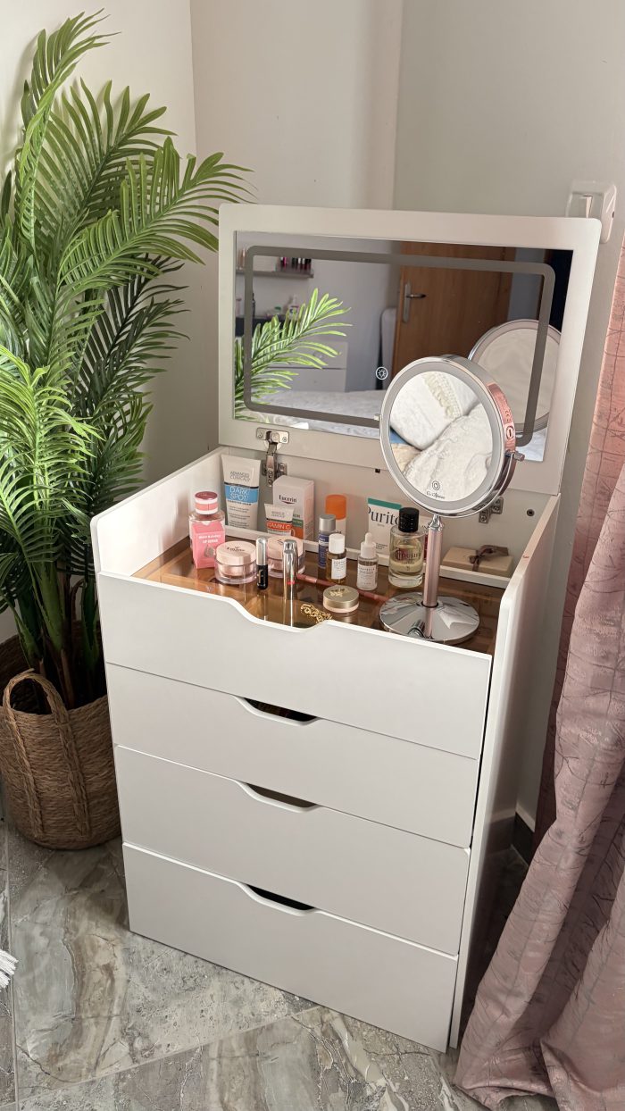 ⁦مكتب مكياج مع اضائة⁩ - الصورة ⁦4⁩